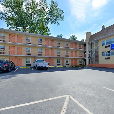 Media Inn & Suites Exterior photo
